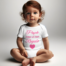Carica l&#39;immagine nel visualizzatore di Gallery, bambina con body neonata idea regalo papà
