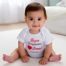Carica l&#39;immagine nel visualizzatore di Gallery, -compleanno nonna Body neonato frase auguri nonna
