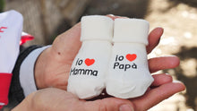 Carica l&#39;immagine nel visualizzatore di Gallery, Calze neonato &quot;Io amo papà&quot; e &quot;io amo mamma&quot;
