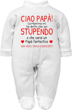 Carica l&#39;immagine nel visualizzatore di Gallery, Set regalo nascita papà: tutina, bavetta e cappello
